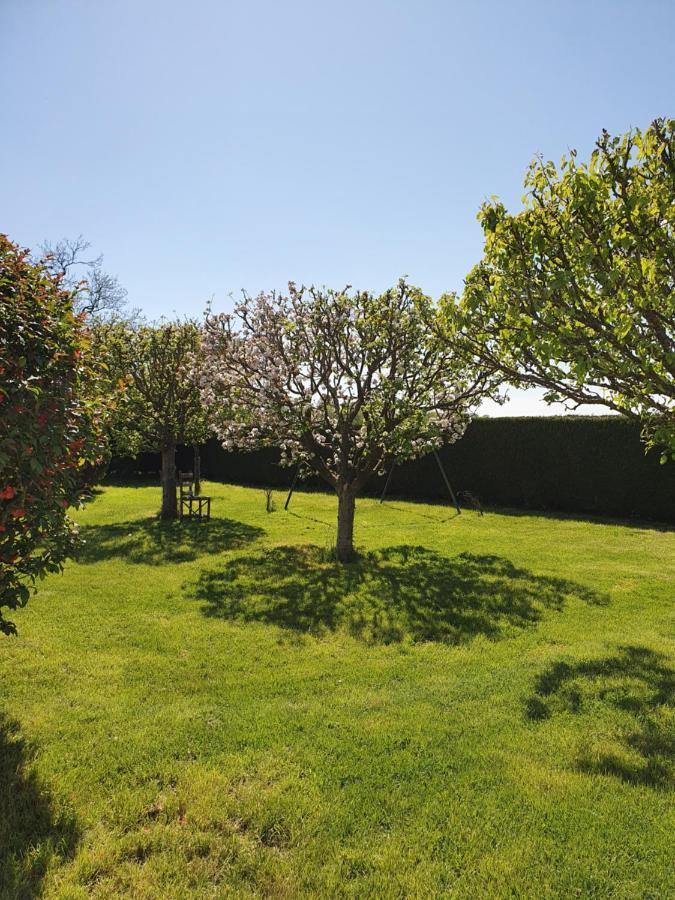 Au Petit Paradis Sainte-Gauburge-Sainte-Colombe Exteriör bild